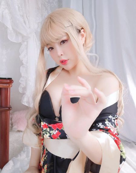 欧美雅连衣裙_BD英语免费高清观看