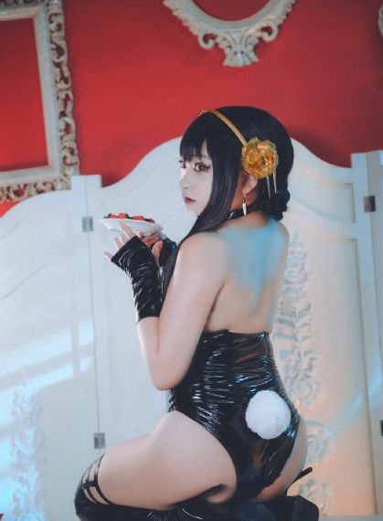 欧美蕾丝吊袜床上视频_剧情片高清免费观看