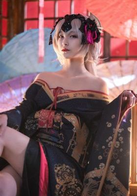 欧美时尚穿搭女装_剧情片天堂在线